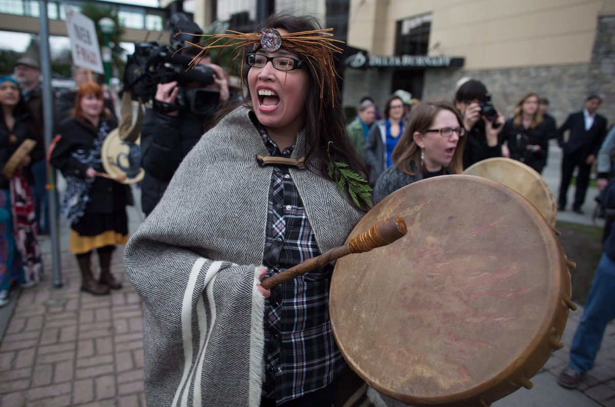 Indigenous people in Canada warn of increased conflicts in 2017 - VICE