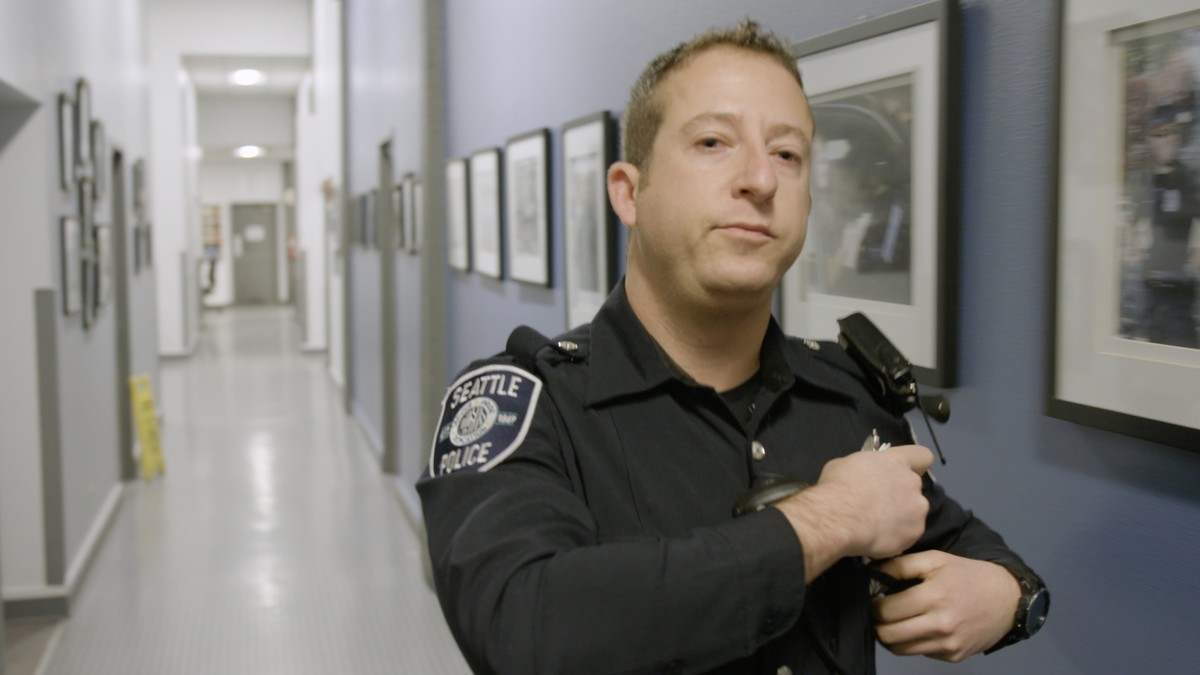 This trans police officer is building a bridge to Seattle ...