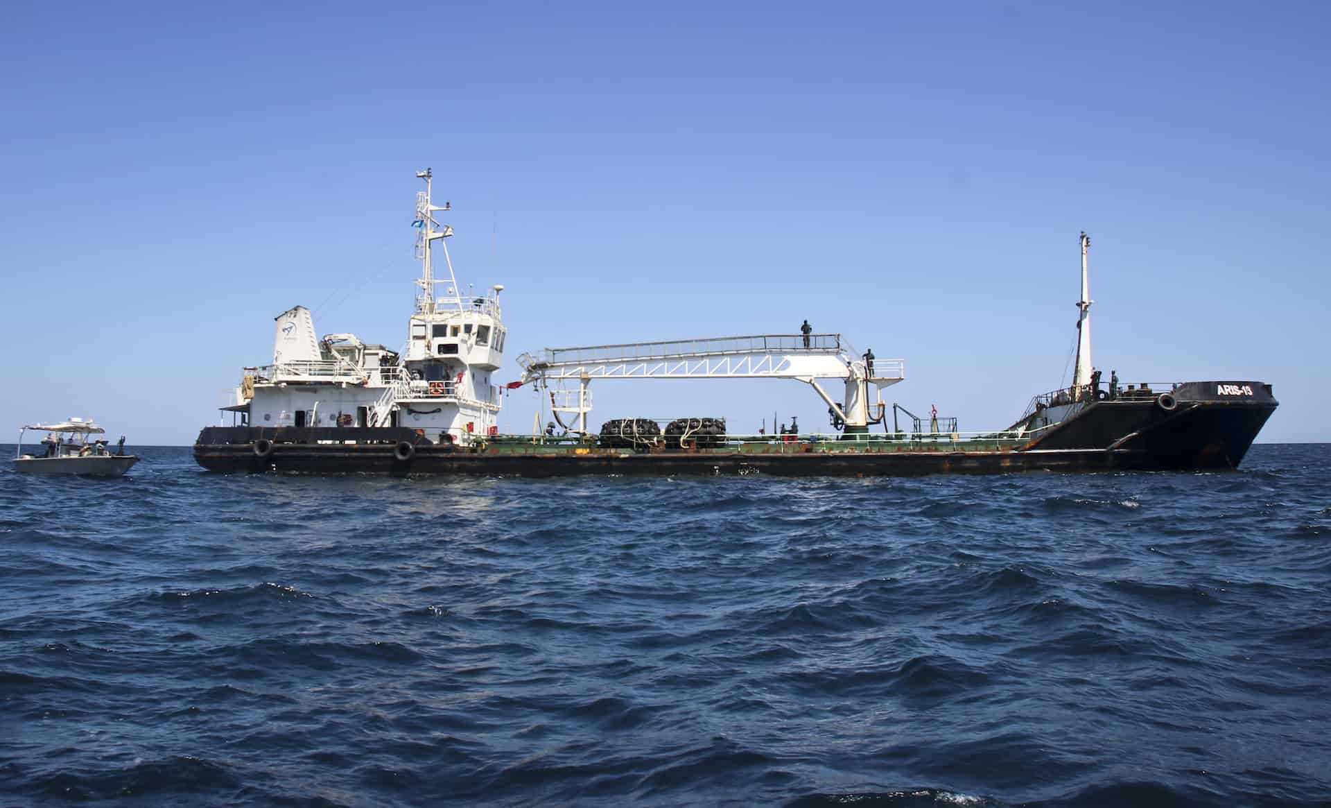 somali-pirates-hijacked-a-second-boat-and-have-made-it-their-mothership