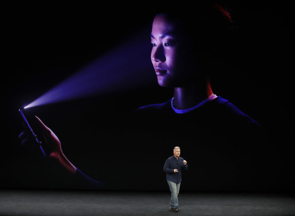 Apple face id разблокировал другой человек